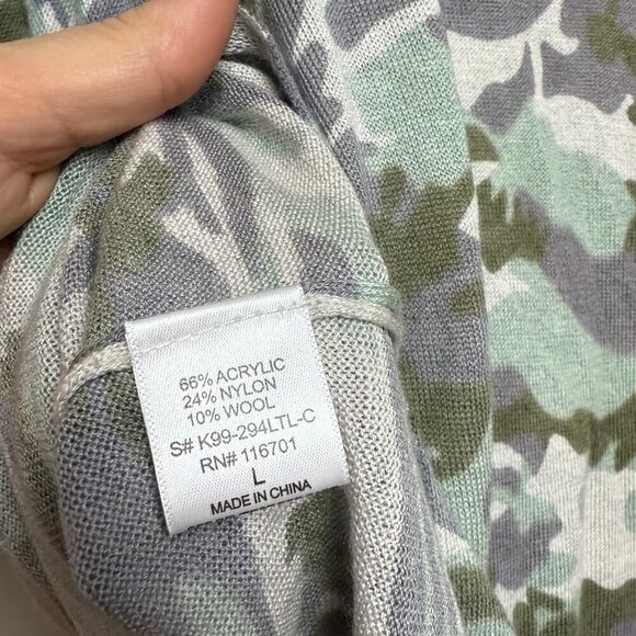 KARLIE Camo V Neck Signature Tunic NWT Sz. L - Picture 6 of 7